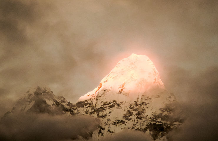 Glowing_Mt_Everest