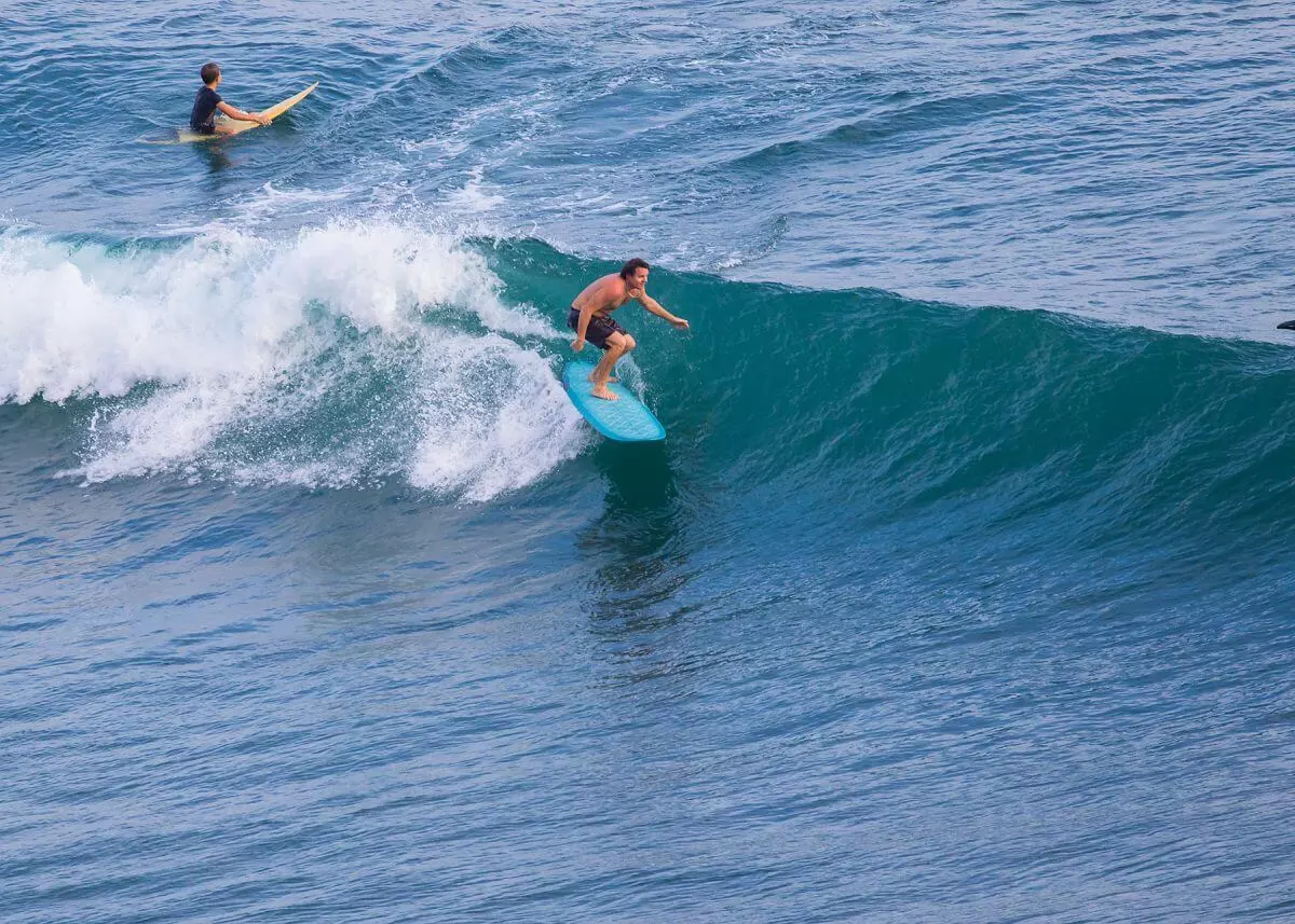 Surfing-Spots-in-California-Catching-the-Perfect-Wave